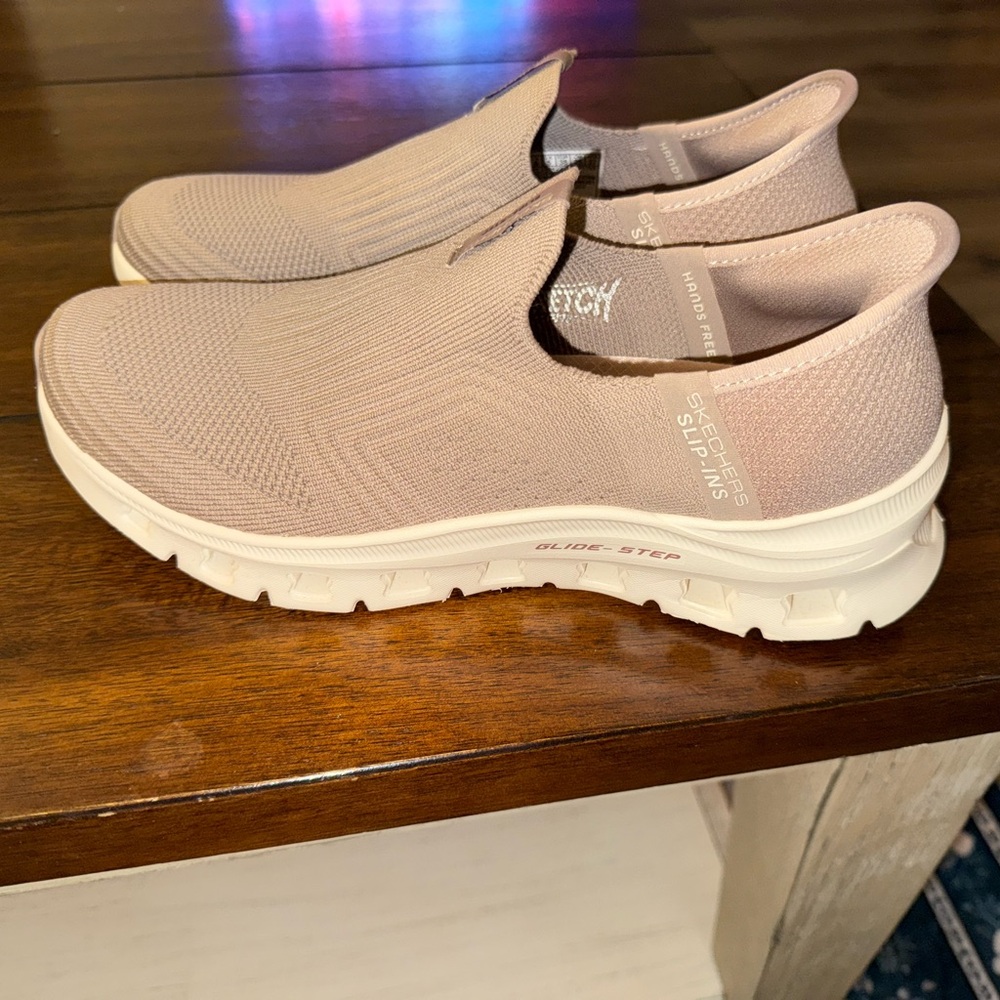 Skechers Women's Slip-On Sneakers - Mauve ***NEVER WORN LIKE NEW